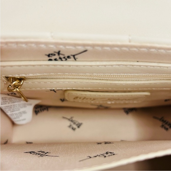 🆕🍭Betsey Johnson Sweet As Candy Gummy Bear Convertible Handbag NWT🧸 - Picture 11 of 11